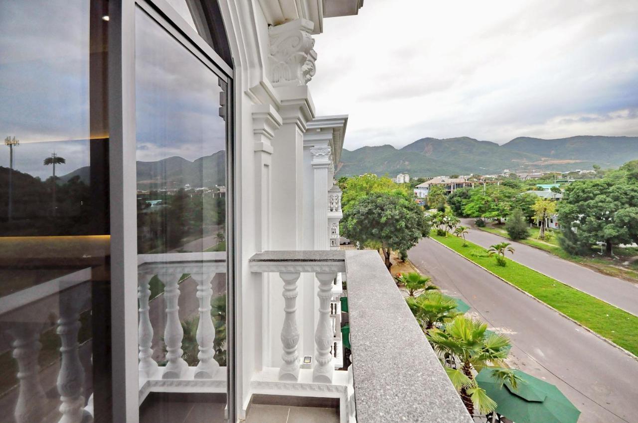 Crown Nguyen Hoang Hotel Nha Trang Exterior photo